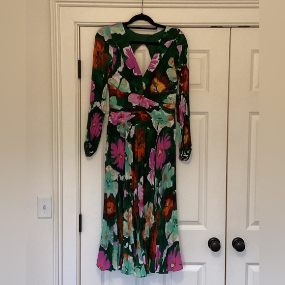 Anthropologie Pleated V-Neck Dress NWT size 6 - Picture 10 of 12